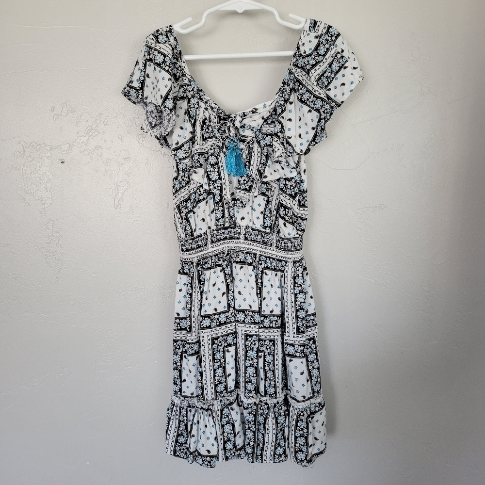 D-Signed Disney Girls Small 7/8 Black & White Dress Blue Paisley V-neck Ruffle